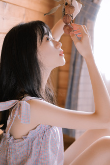 免费看美女胸网站